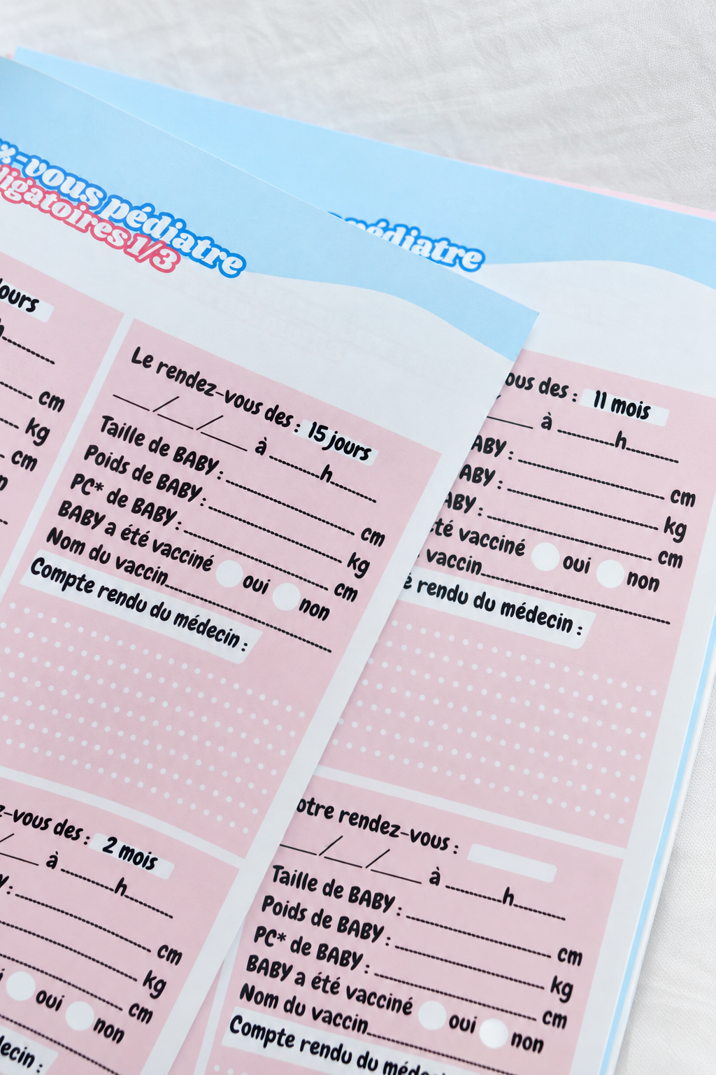 Carnet pour suivre l'évolution de bébé et suivre sa santé. 