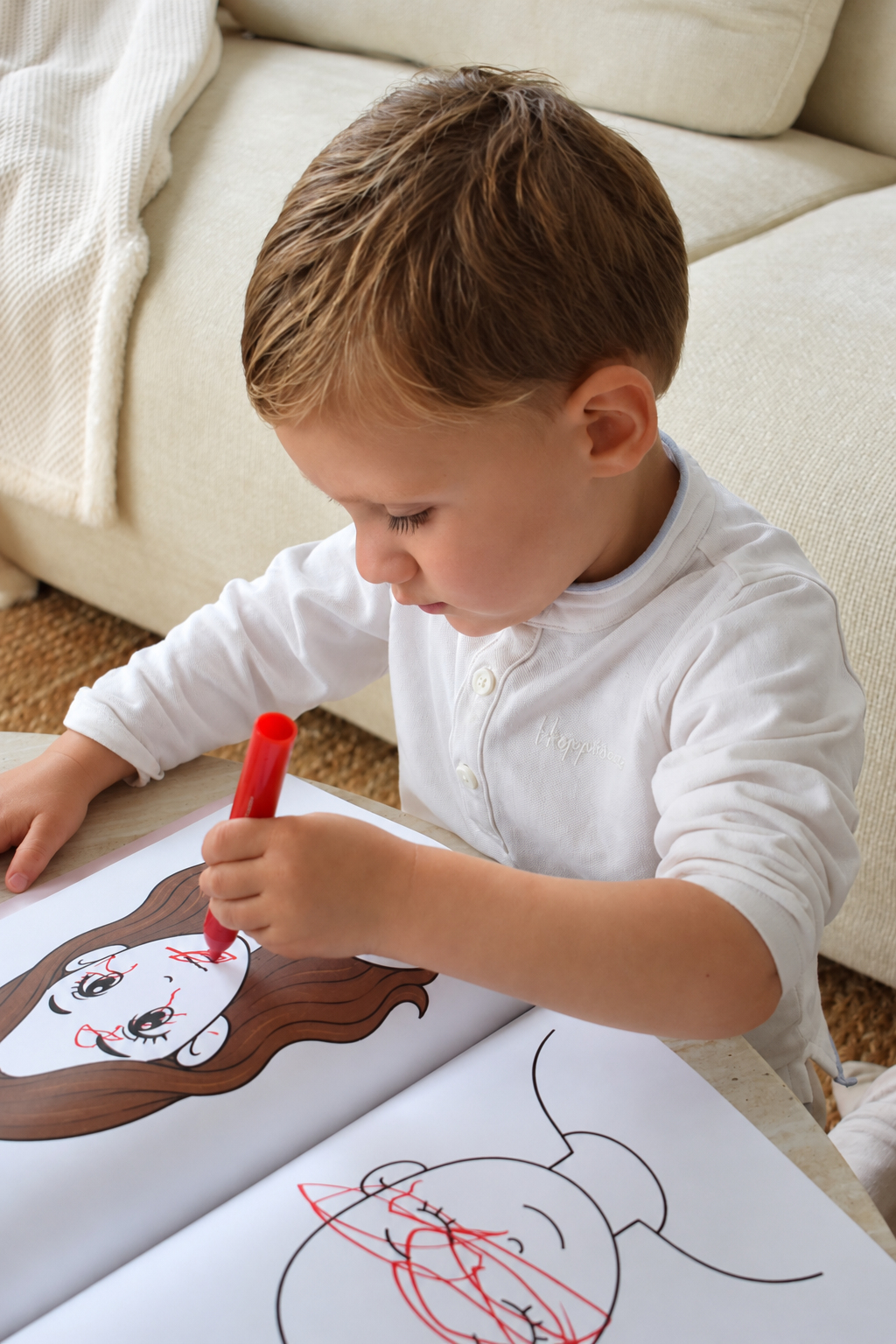Coloriage pour enfant de 2 ans, pour améliorer a motricité fine de bébé. 