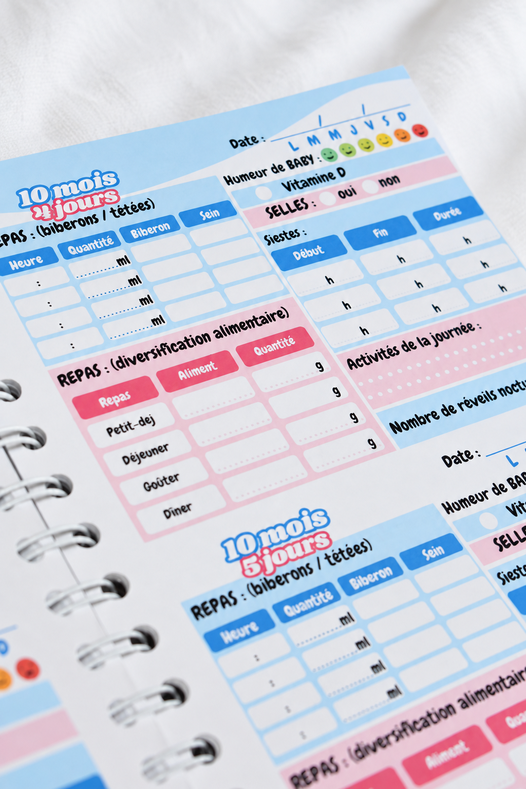 Page journalière du Baby agenda, pour noter chaque jour le quotidien de bébé : repas, humeur, activité, sieste, réveil nocturne, changement de couche...